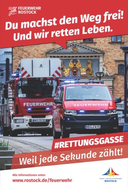 Feuerwehrfahrzeuge im Straßenverkehr am Steintor