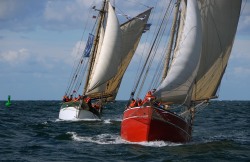 Die Haikutter kommen am Vortag der Hanse Sail von Nysted nach Rostock