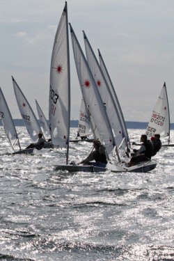 Die olympische Bootsklasse "Laser" segelt jedes Jahr ihren Europa Cup während der Warnemünder Woche.