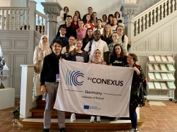 Doktorantinnen und Doktoranten der „EU-CONEXUS“-Sommerschule zu Gast im Rostocker Rathaus.