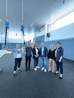 Sandra Wandt (SPD-Fraktion Bürgerschaft), Dr. Heinrich Prophet (Präsident Bürgerschaft), Chris Günther (CDU-Fraktionsvorsitzende und Vorsitzende KOE-Ausschuss), Steffen Bockhahn (Senator für Jugend, Soziales, Gesundheit, Schule und Sport), Sigrid Hecht (Betriebsleiterin Eigenbetrieb KOE Rostock), Oberbürgermeisterin Eva-Maria Kröger (v.l.n.r.). 