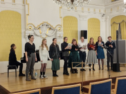 Auftritt der Gesangabteilung im Festsaal des Rathauses