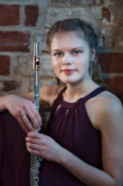 Schülerin des Konservatoriums Meret Louisa Vogel gewinnt den 2. Preis beim internationalen Online-Wettbewerb für Flöte 2021