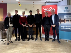 Stadtwerke Rostock Vorstand Heike Witzel, Jesper Sturm, Helene Heinz, Gabriel Brzoska, Vincent Vogel, Gabriel Oldach & Leiter der YARO Prof. Stephan Imorde