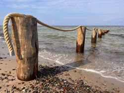 Strand mit Einstiegshilfe in die Ostsee