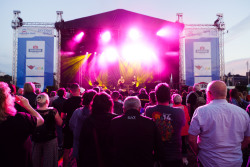 Konzertbühne Skylight Stage auf der Hanse Sail