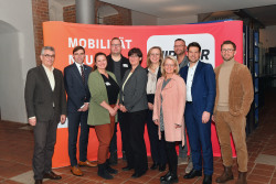 Gruppenbild mit Jan Bleis, Daniel Bischof, Dr. Maxi Bergel, Carsten Banach, Yvette Hartmann, Dr- Ute Fischer-Gäde, Anja Kerl, Thomas Nienkerk, Stefan Wiedmer, Knut Schäfe