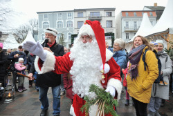 Der Weihnachtsmann auf dem Warnemünder Weihnachts- und Neujahrsmarkt.