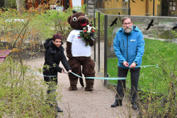 Die Geschäftsführerin der Warnowquerung, Jacqueline Zintler, und Zoodirektor Udo Nagel eröffneten heute die sanierte Otteranlage.