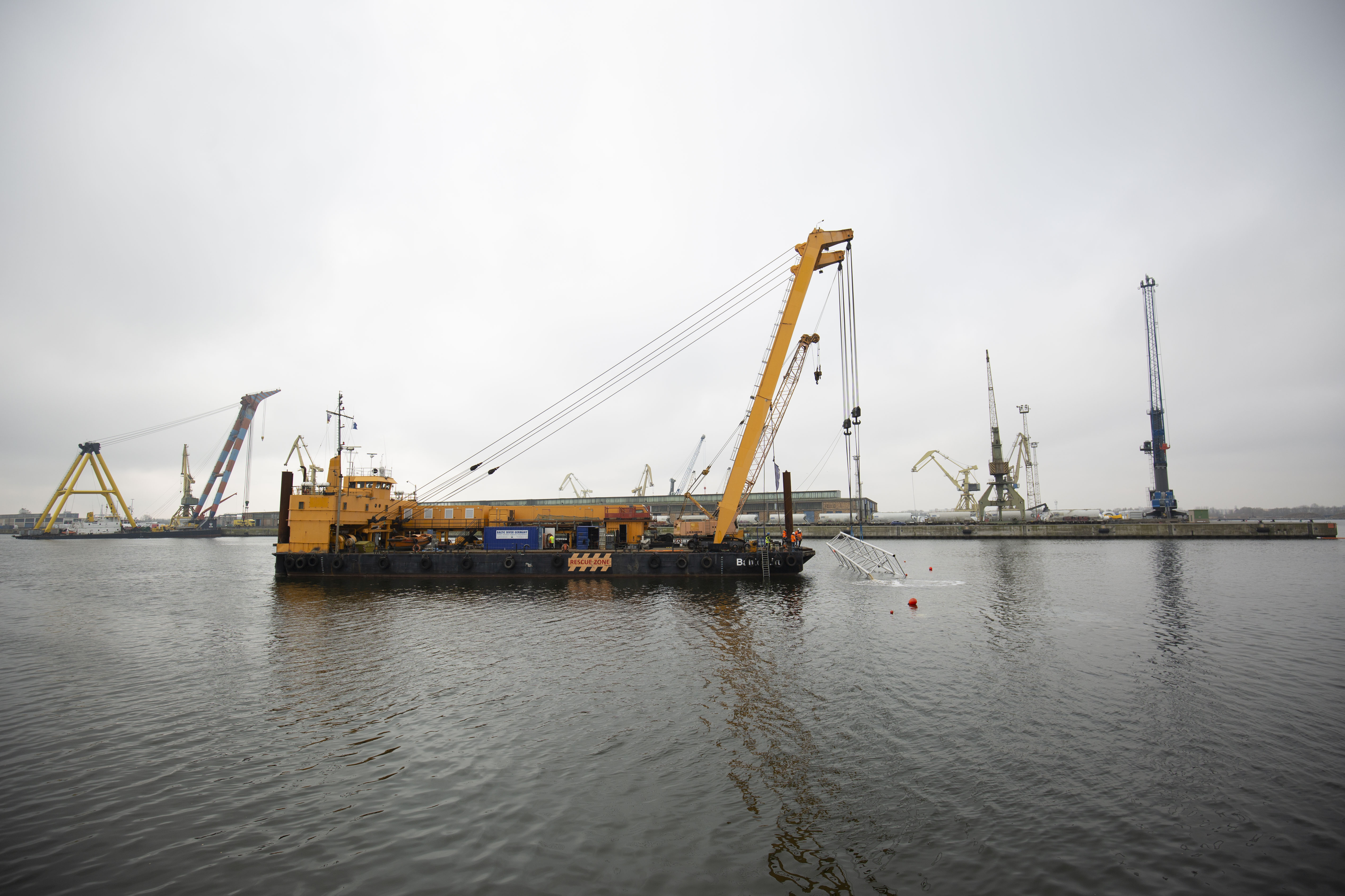Bewährungsproben am Autoterminal im Hafen Rostock gemeistert