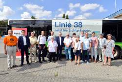 Gemeinsame Eröffnungsfahrt mit Vertretern aus Politik, Verwaltung, Ortsämtern, Ortsbeiräten und der RSAG vom S-Bahnhof Lütten Klein zur Mecklenburger Allee
