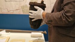 Ausstellungsaufbau zur Kunstbegutachtung