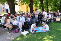10. Rostocker Bürgerbrunch der Hanseatischen Bürgerstiftung auf dem Universitätsplatz.