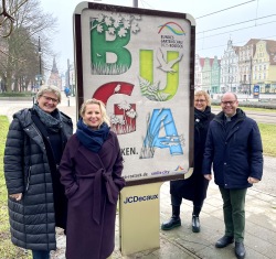 Renate Behrmann, Ausstellungsbevollmächtigte der Deutschen Bundesgartenschau-Gesellschaft mbH; Anne-Kristin Weise, Social Media & Online-Marketing, Josefin Rickert, Veranstaltungsmanagement; Oliver Fudickar, Geschäftsführer (v.l.n.r.)