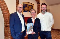 Bilanzpressekonferenz Rostock Marketing, v.l.n.r. Matthias Fromm (Geschäftsführer Rostock Marketing und Tourismusdirektor der Hanse- und Universitätsstadt Rostock), Ruth Ramberger (Direktorin Vienna House Rostock), Claus Ruhe Madsen (Oberbürgermeister Hanse- und Universitätsstadt Rostock)