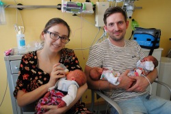 Tatjana Krebs mit Blake und Sergej Krebs, Chloe und Jess (von links).