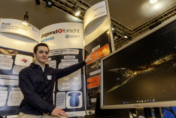 Den 1. Preis im Fachgebiet Physik holt sich Mads Rabbel vom Gymnasium Reutershagen. Bei seinem Projekt untersuchte er sogenannte Warp-Antrieb-Modelle.