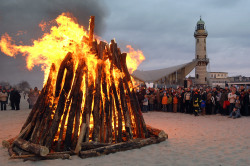 Osterfeuer am Warnemünder Strand 