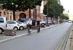 Pflanzkübel auf der Langen Straße
