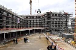 Richtfest für den „Hotel- und Bürokomplex Silohalbinsel“, Am Strande 6.