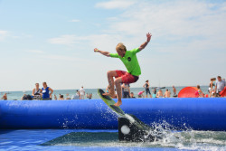 Skimboard in der Sport Beach Arena im Seebad Rostock Warnemünde 