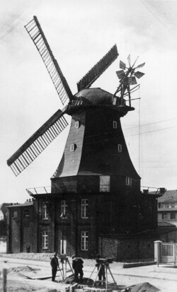 Holländerwindmühle aus der Mühlenstraße in Warnemünde