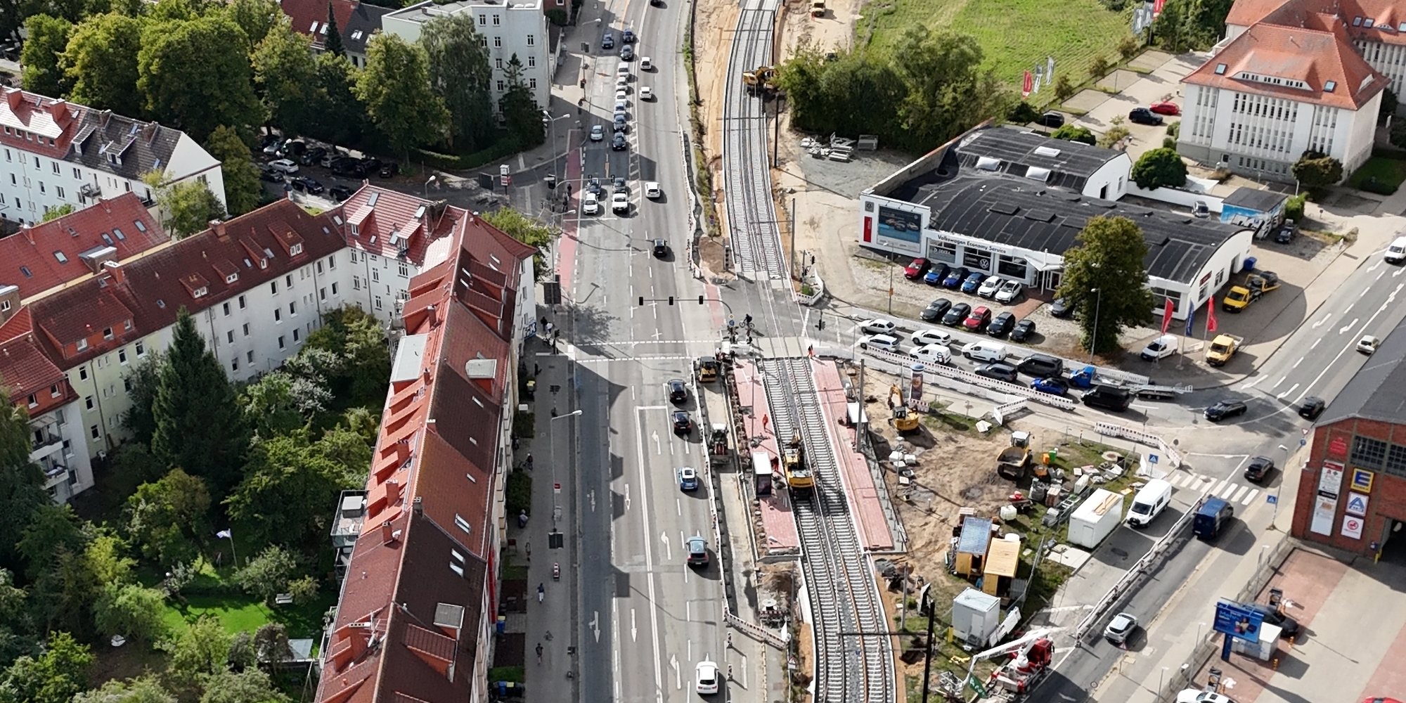 Blick vomWerftdreieck zum Holbeinplatz (Baustellenzustand am 9. September 2026, Foto: IBVM GmbH im Auftrag der Rostocker Straßenbahn AG)